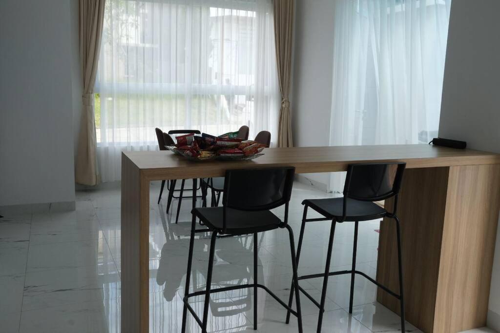 Villa 55 With Pool, Karaoke And Rooftop Bogor Exterior photo